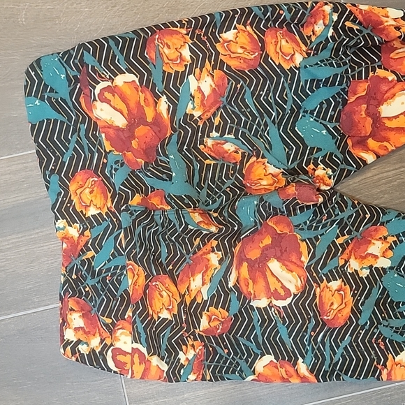 LulaRoe Leggings - Picture 3 of 9